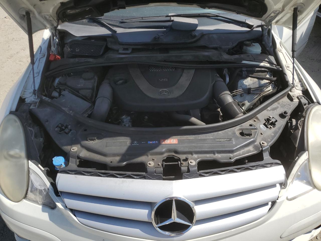 4JGCB6FB8AA104519 2010 Mercedes-Benz R 350 4Matic