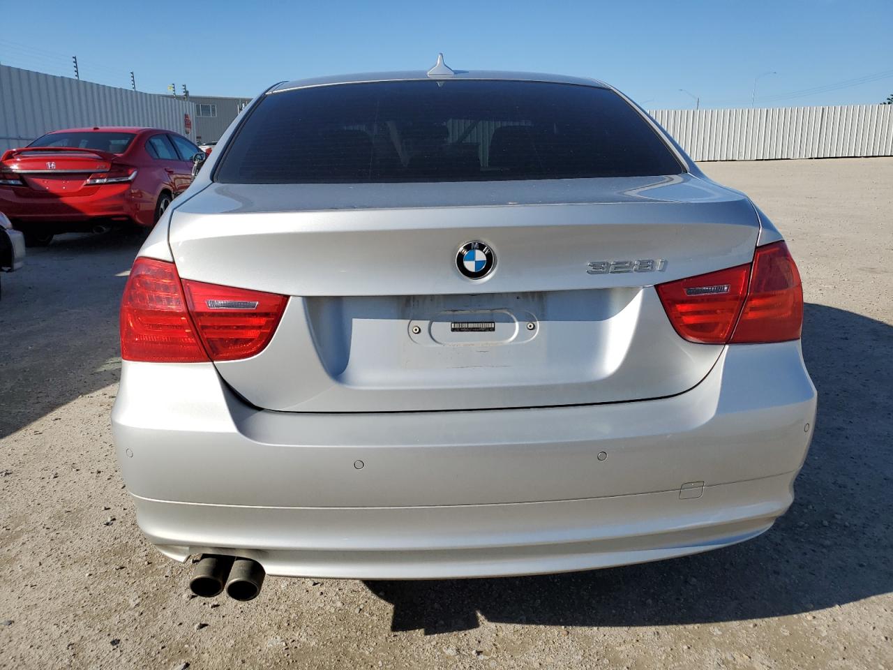 WBAPK7C59BA819981 2011 BMW 328 Xi