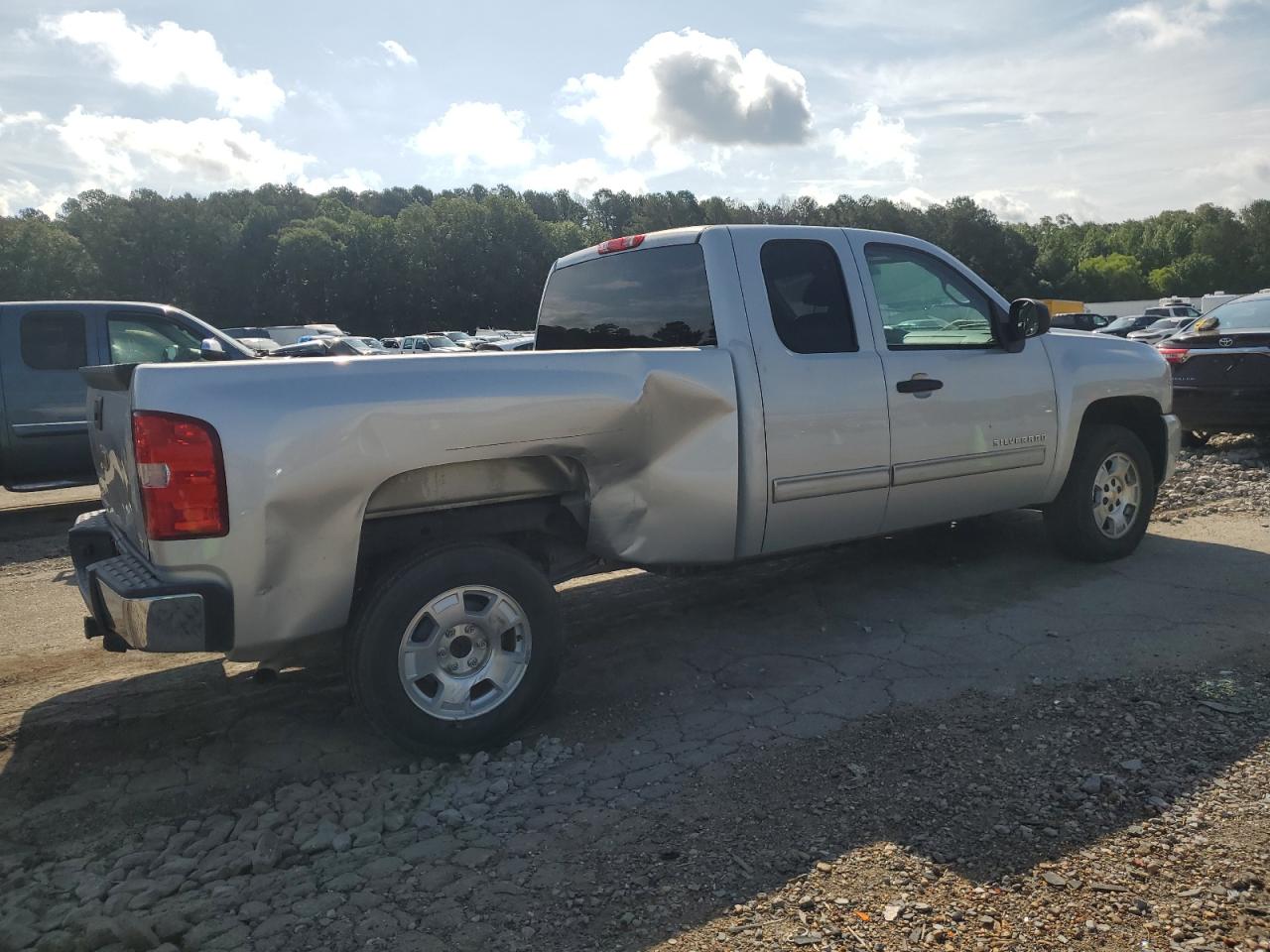 1GCRCSE02BZ253385 2011 Chevrolet Silverado C1500 Lt