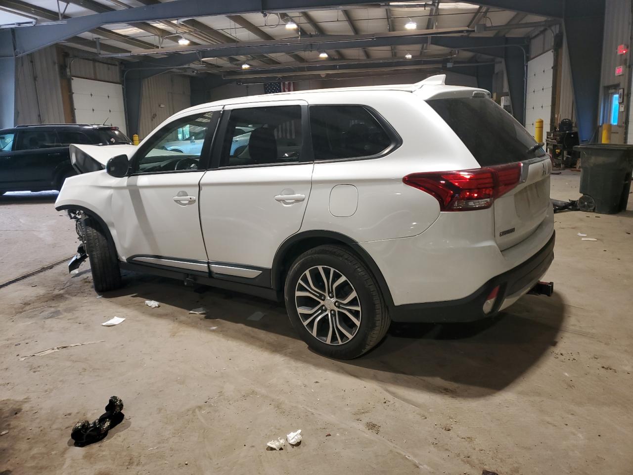 JA4AZ2A38HZ057496 2017 Mitsubishi Outlander Es