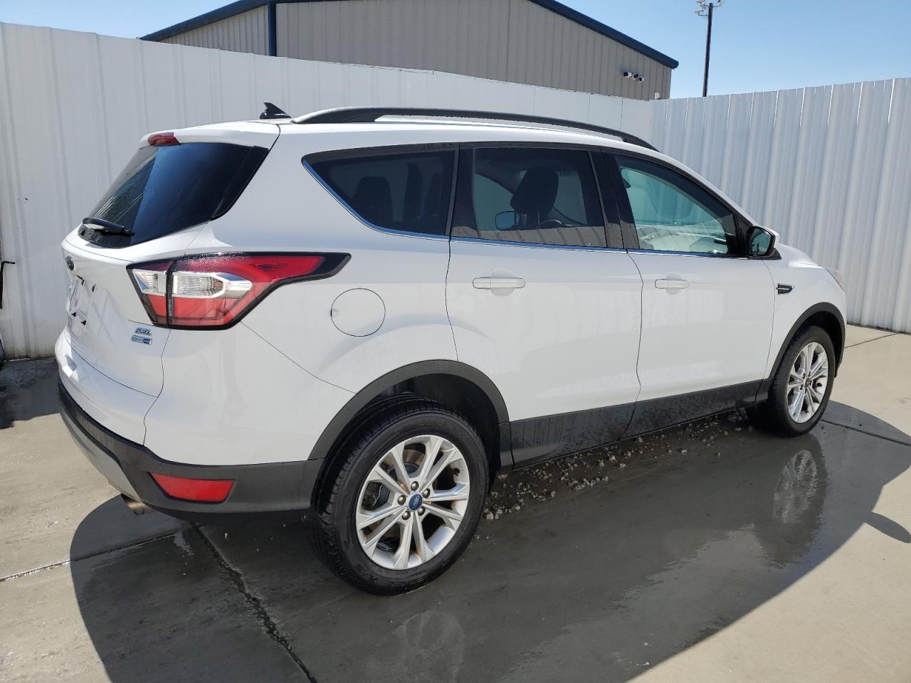 1FMCU9HD0JUD53339 2018 Ford Escape Sel