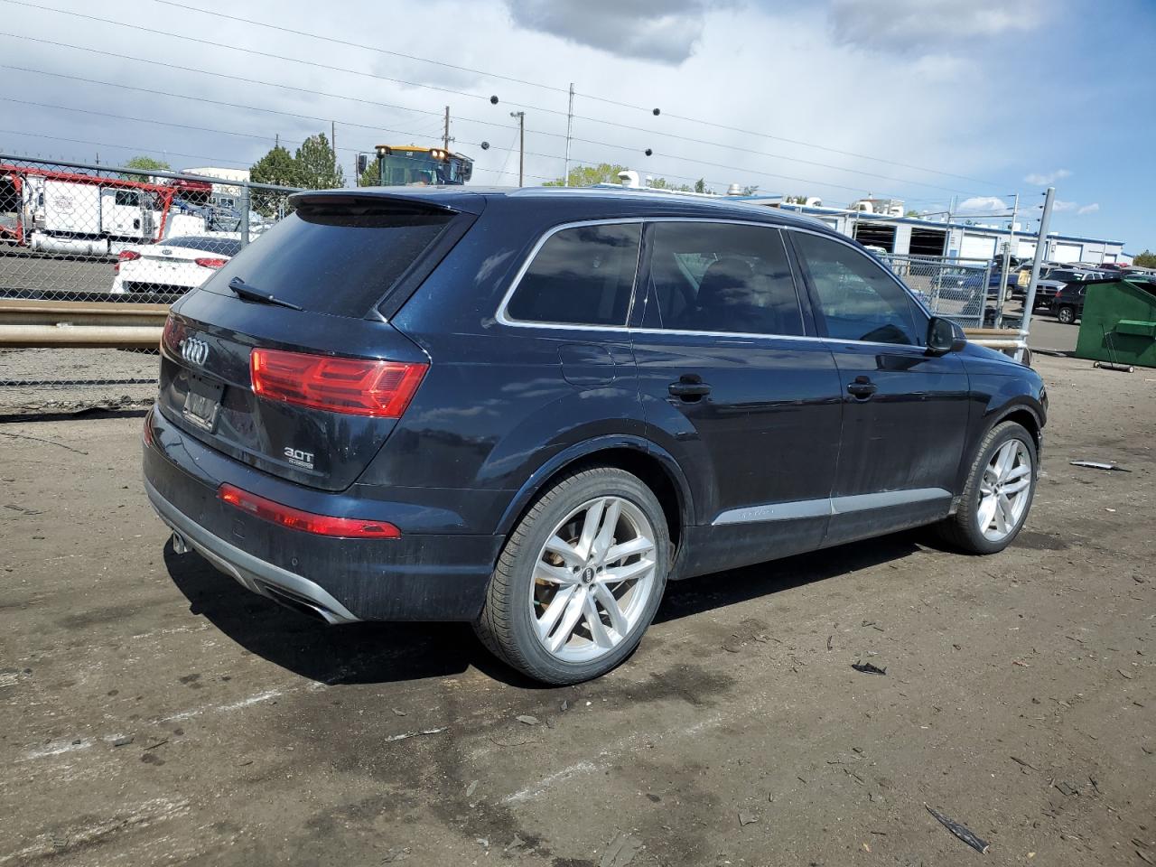 WA1VAAF76HD010589 2017 Audi Q7 Prestige