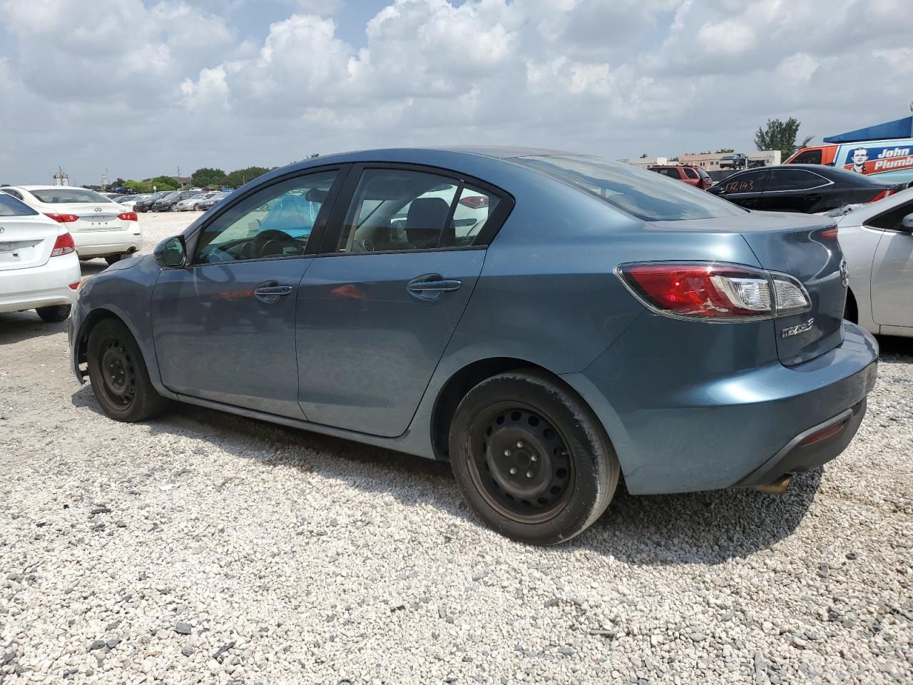 JM1BL1UG2B1415668 2011 Mazda 3 I