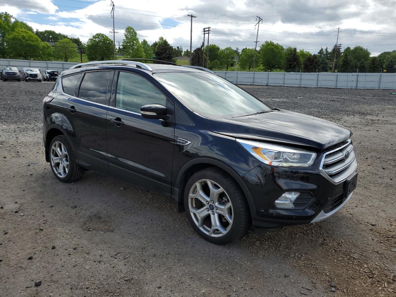 1FMCU9J97HUC96198 2017 Ford Escape Titanium