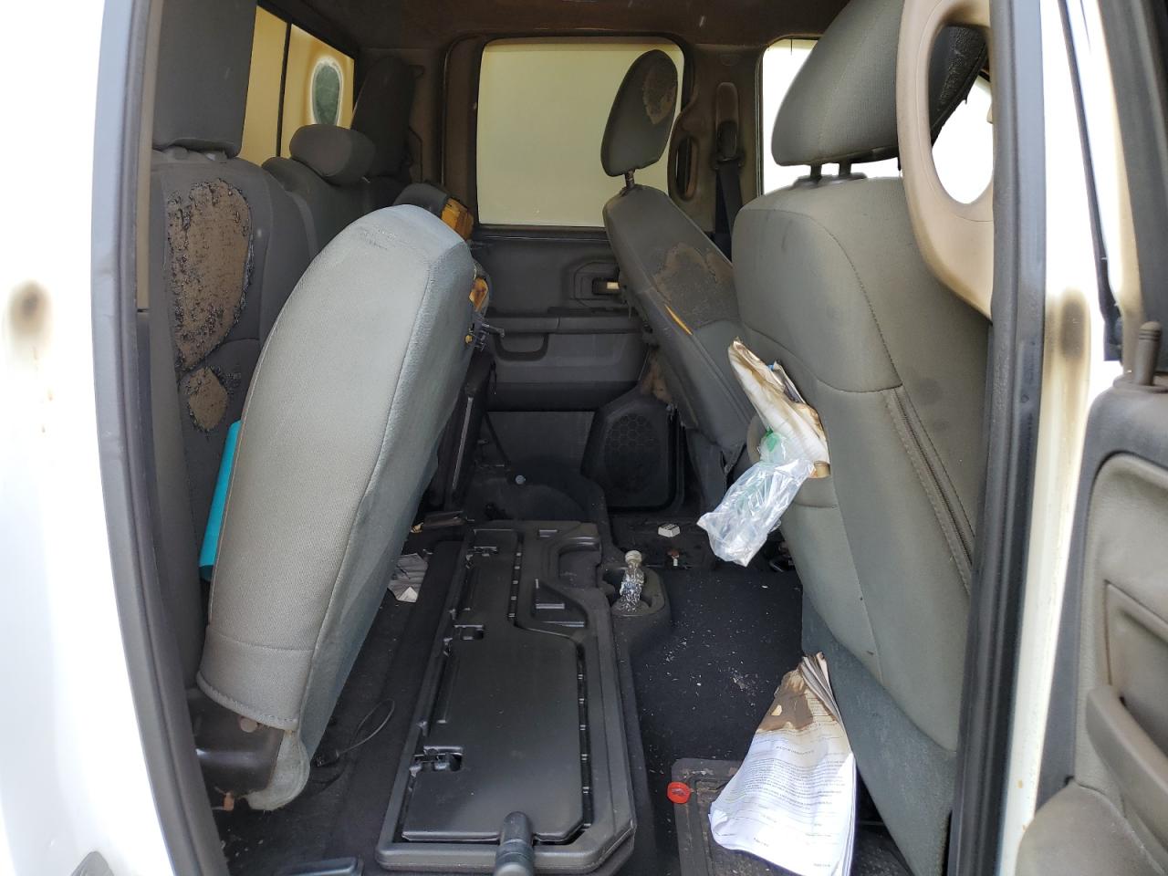 1C6RR7GT1FS594009 2015 Ram 1500 Slt