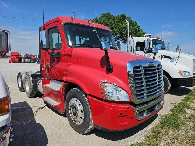 Lot #2533436357 2013 FREIGHTLINER CASCADIA 1 salvage car