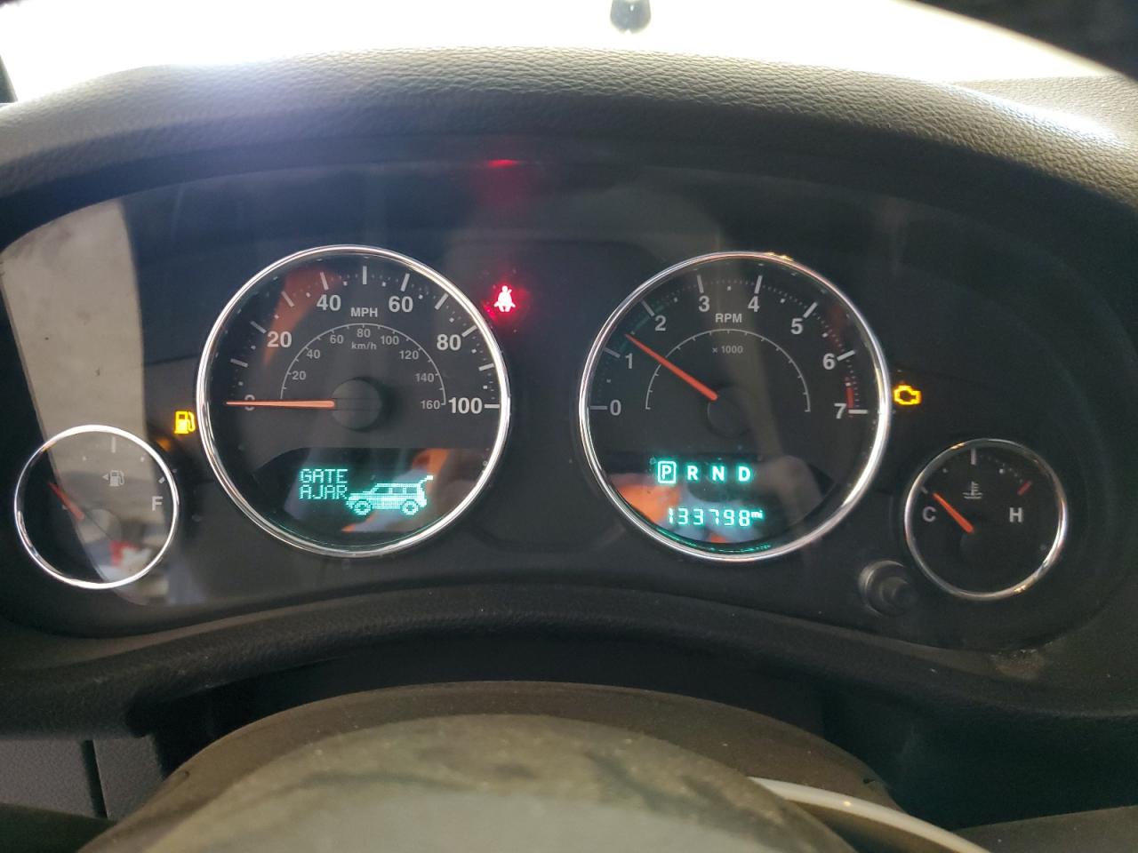 1C4BJWDG6EL318551 2014 Jeep Wrangler Unlimited Sport