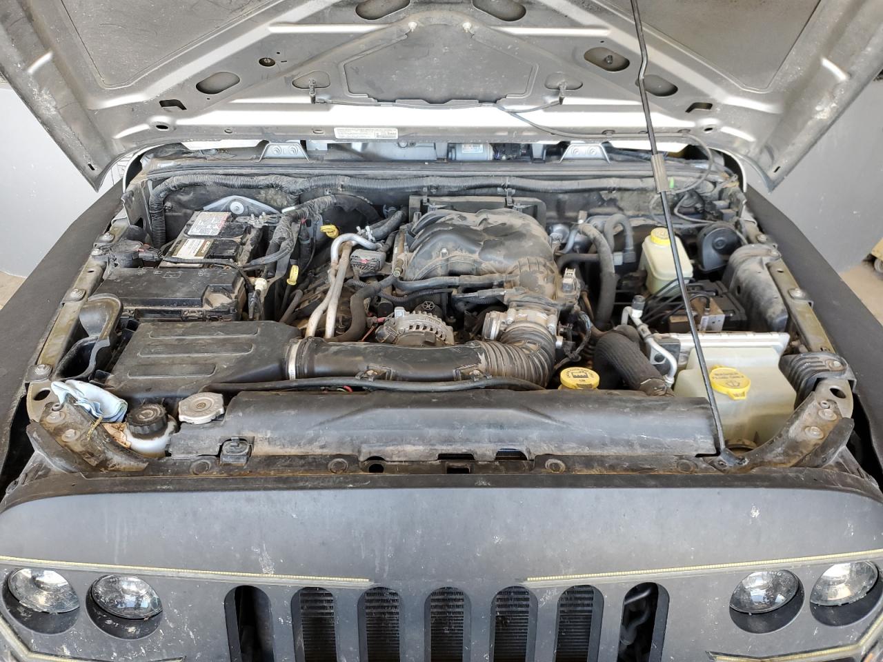 1C4BJWDG6EL318551 2014 Jeep Wrangler Unlimited Sport