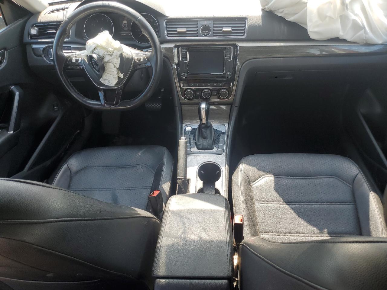 1VWBT7A39HC039923 2017 Volkswagen Passat Se