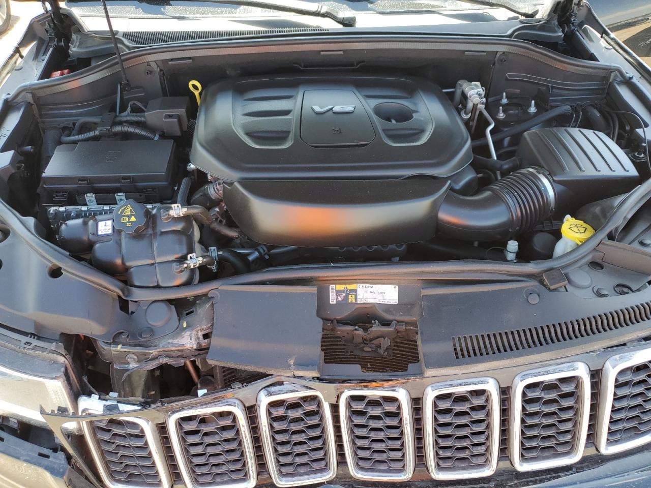 1C4RJFAG9JC366848 2018 Jeep Grand Cherokee Laredo