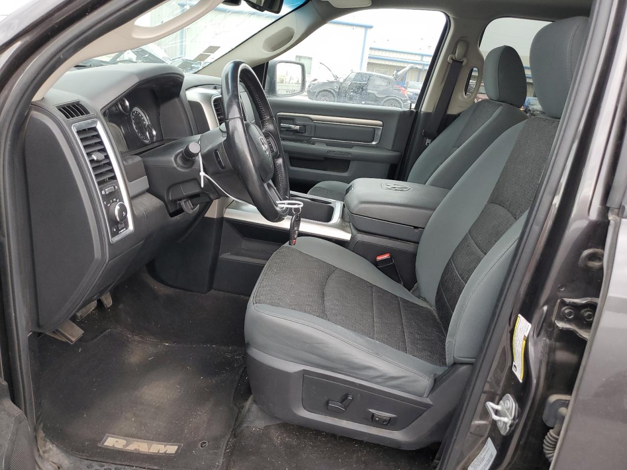 3C6RR7LT5HG688135 2017 Ram 1500 Slt