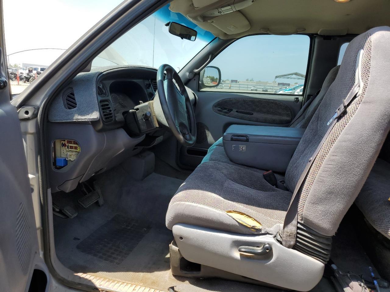 3B7KC23W1XG169901 1999 Dodge Ram 2500