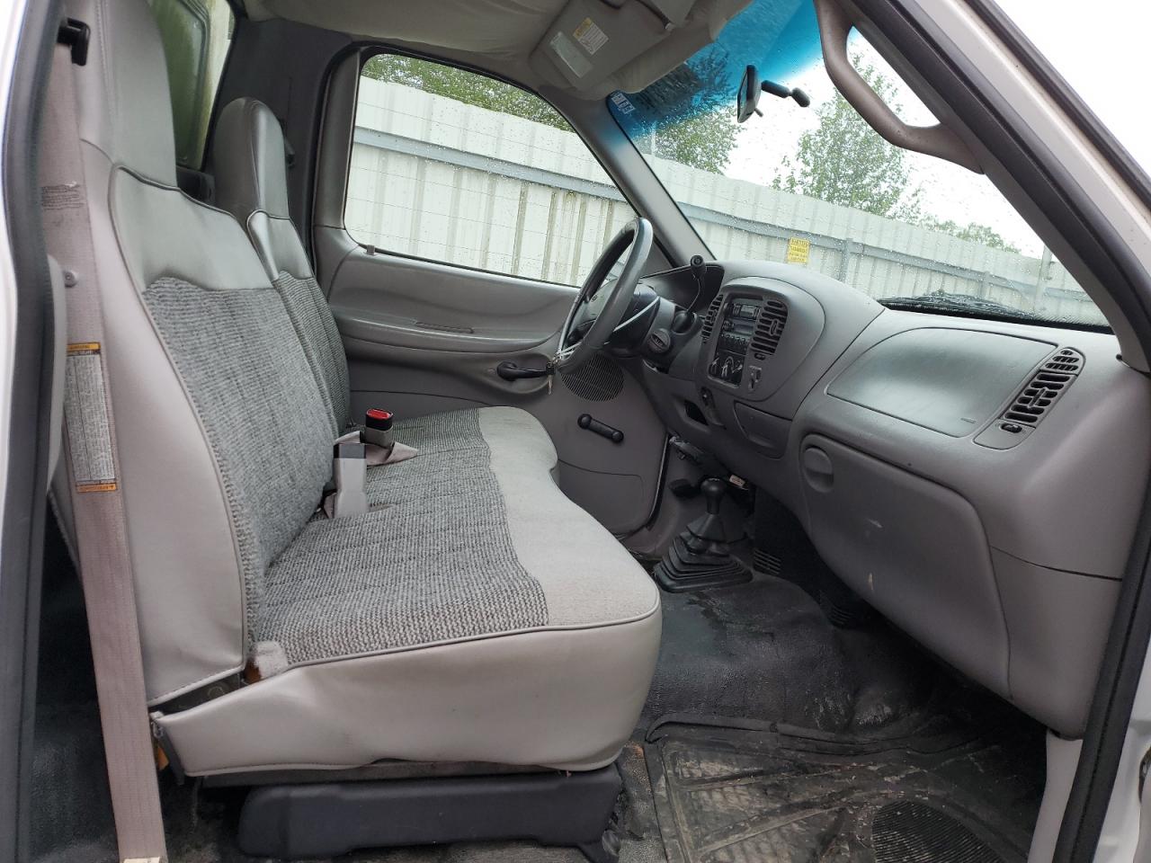 2FTPF28W6WCA92380 1998 Ford F250