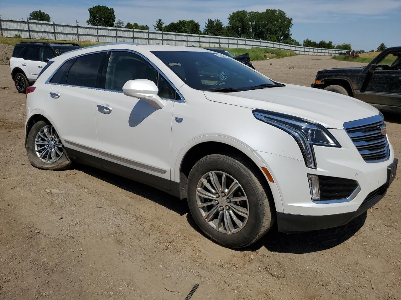 1GYKNDRS7JZ101047 2018 Cadillac Xt5 Luxury