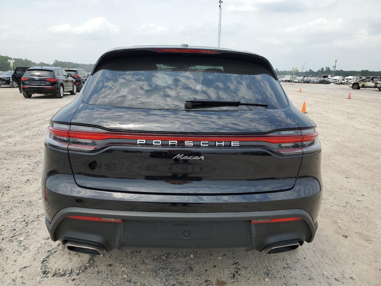 WP1AA2A55RLB02377 2024 Porsche Macan Base