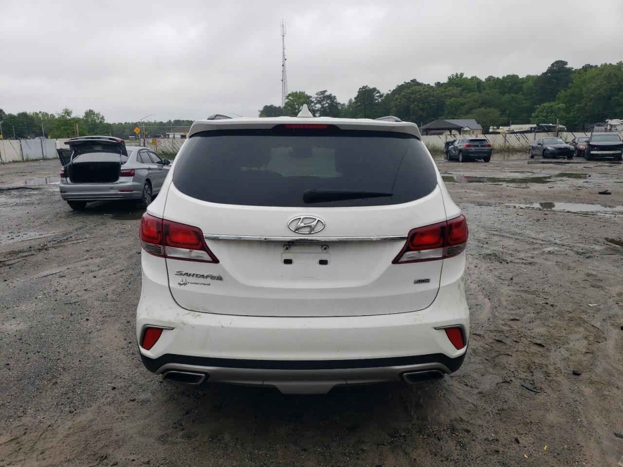 KM8SMDHF7HU175228 2017 Hyundai Santa Fe Se