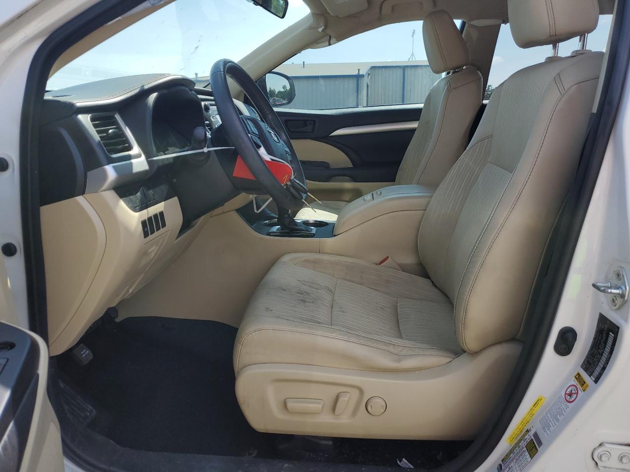 5TDZKRFH3FS119220 2015 Toyota Highlander Le