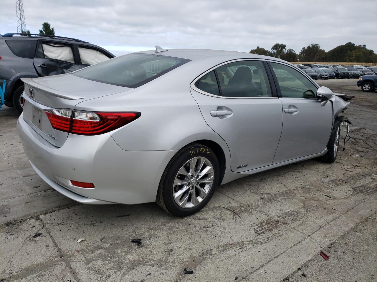 JTHBW1GG2D2020260 2013 Lexus Es 300H