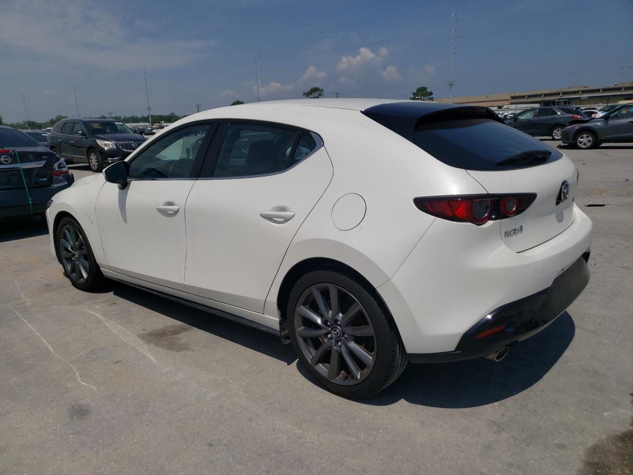 JM1BPAKL3M1337120 2021 Mazda 3 Select