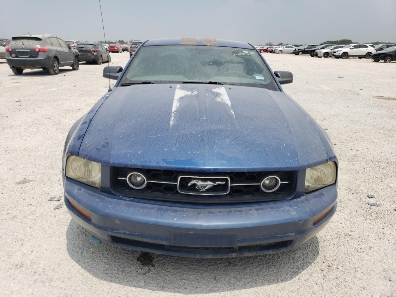 1ZVHT80N285150935 2008 Ford Mustang