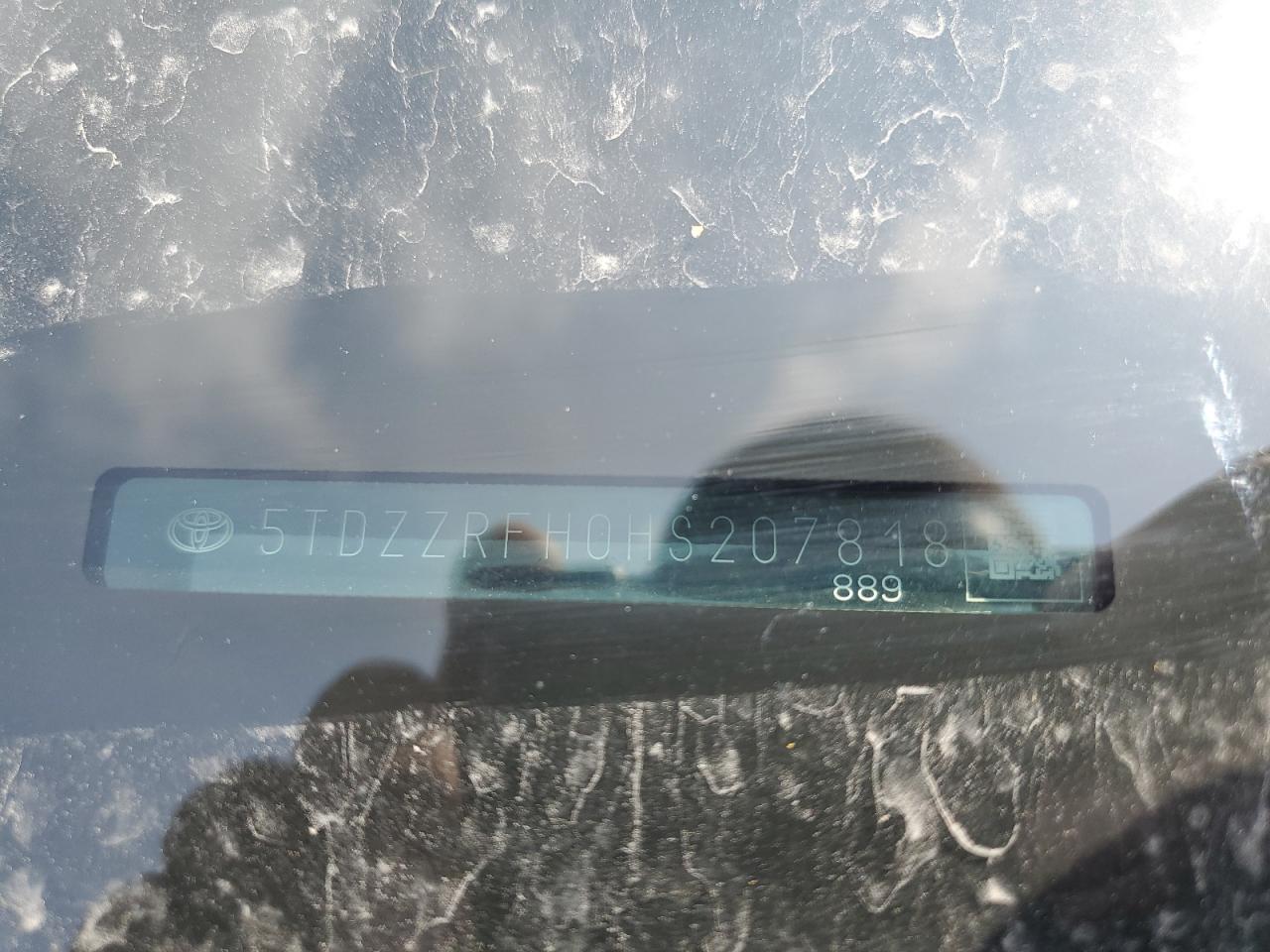 5TDZZRFH0HS207818 2017 Toyota Highlander Le