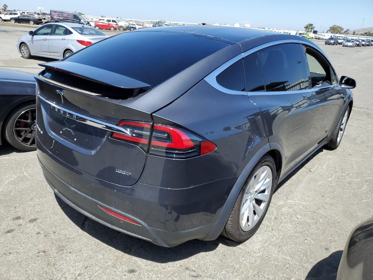 2017 Tesla Model X vin: 5YJXCBE29HF061260