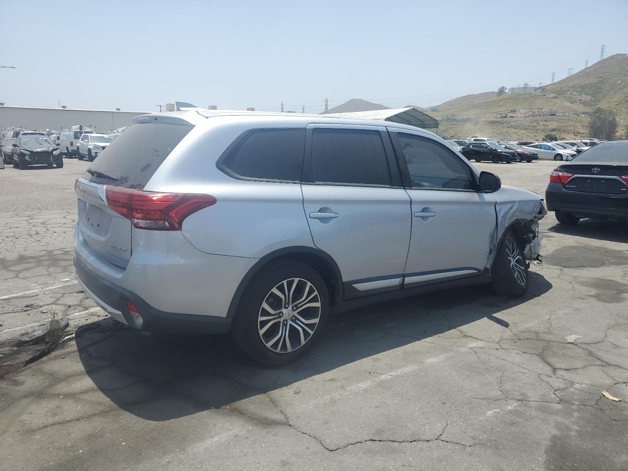 JA4AD2A30HZ064358 2017 Mitsubishi Outlander Es