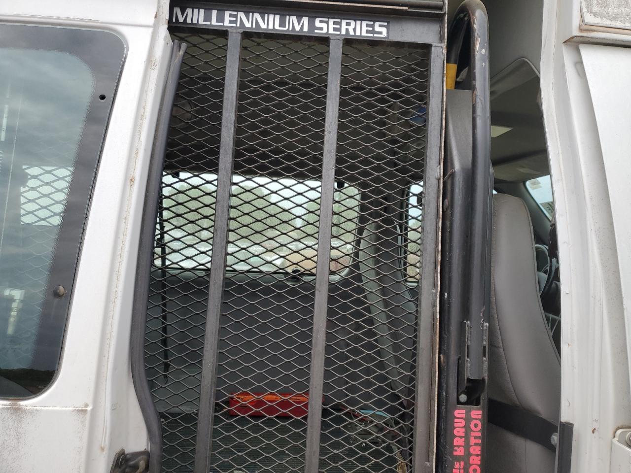 1FTNE2425XHA51598 1999 Ford Econoline E250 Van