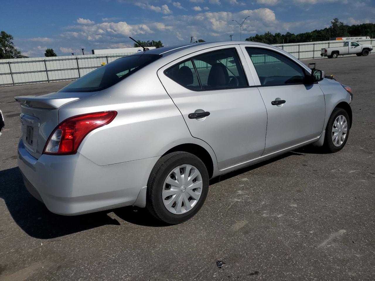 3N1CN7AP2JL805041 2018 Nissan Versa S