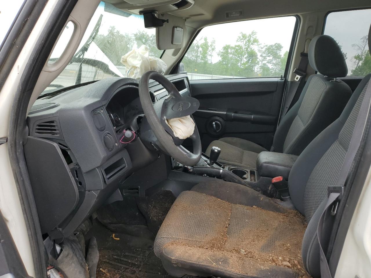 1J4RG4GK4AC119228 2010 Jeep Commander Sport