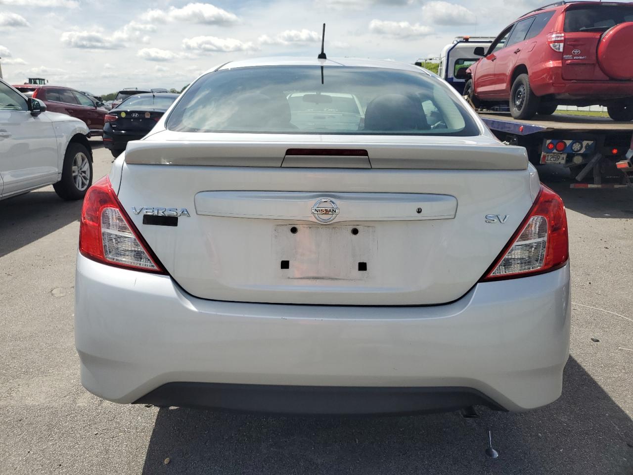 3N1CN7APXJK403614 2018 Nissan Versa S