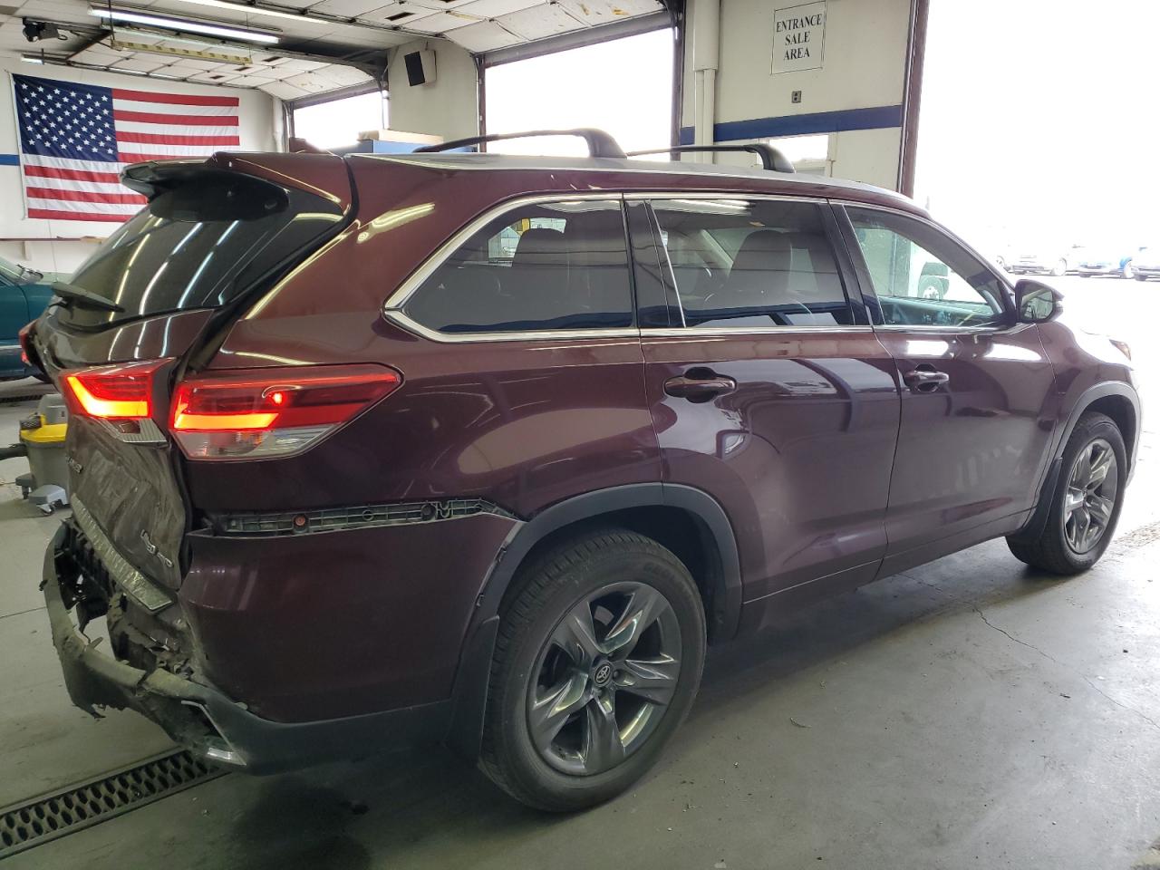 5TDDZRFH4HS475698 2017 Toyota Highlander Limited