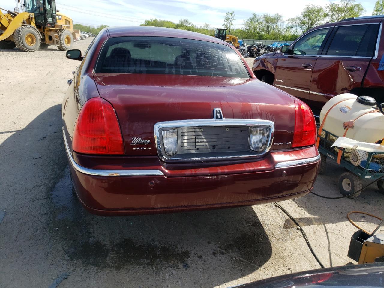 Lot #2893224759 2003 LINCOLN TOWN CAR S