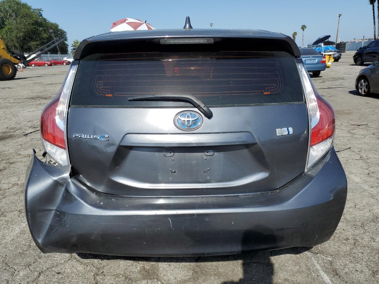 JTDKDTB32F1582711 2015 Toyota Prius C