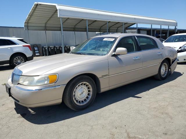 1998 Lincoln Town Car Signature VIN: 1LNFM82W1WY655577 Lot: 57064324