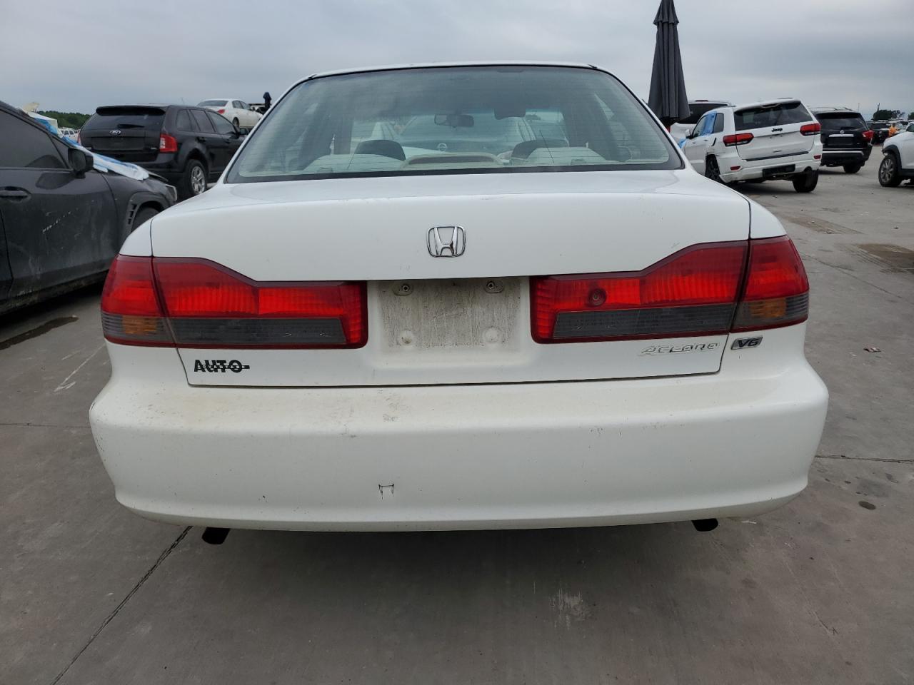 1HGCG164X1A035943 2001 Honda Accord Lx