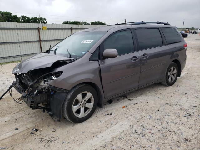 Lot #2517626079 2013 TOYOTA SIENNA LE salvage car
