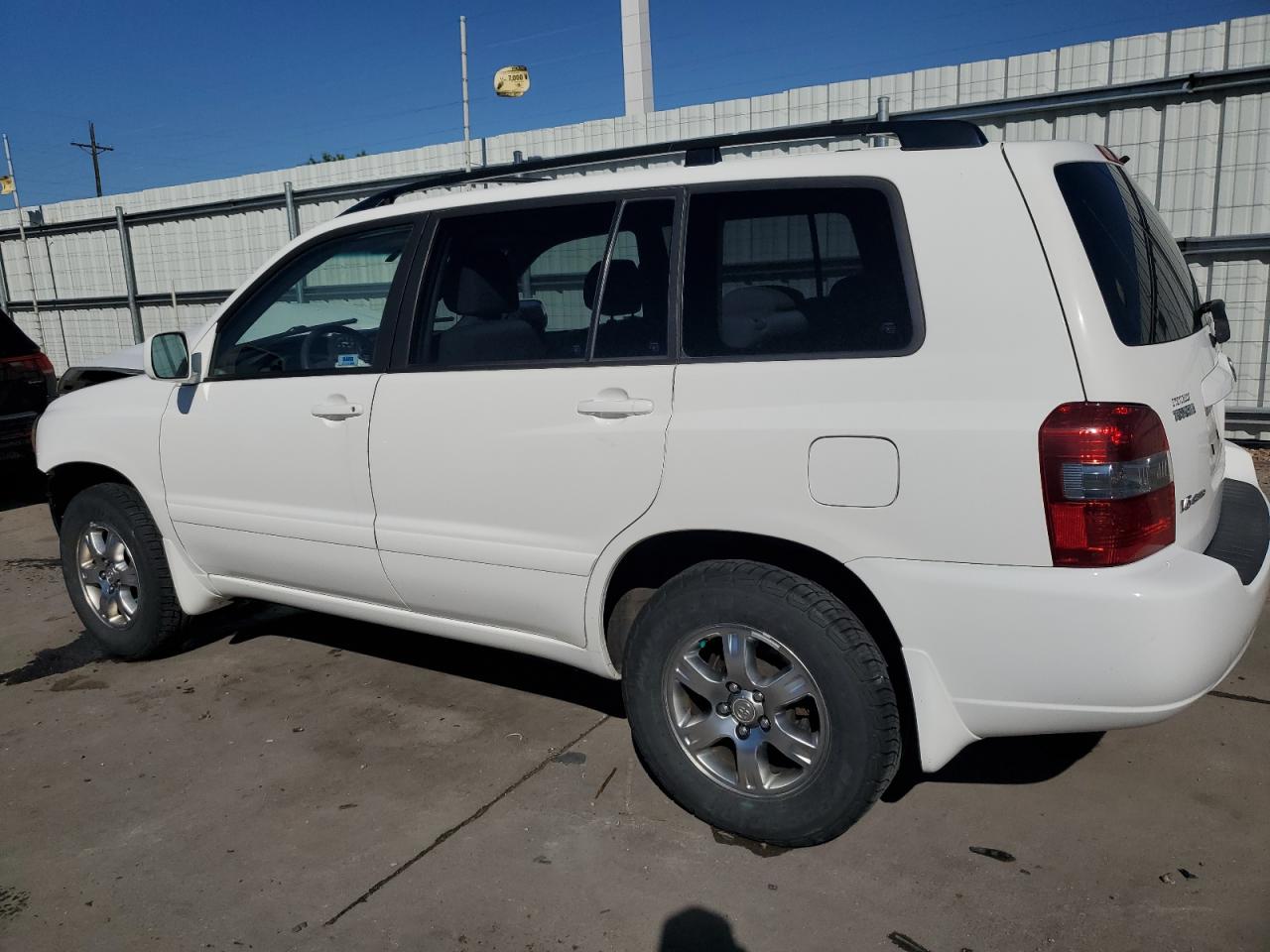 JTEEP21A740057057 2004 Toyota Highlander