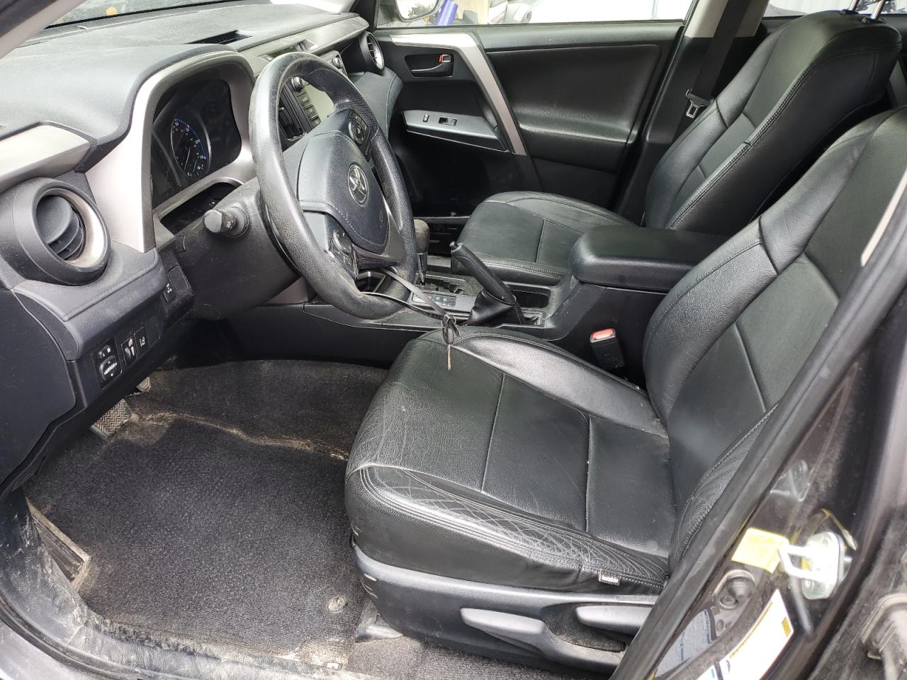 JTMBFREV3HJ119747 2017 Toyota Rav4 Le