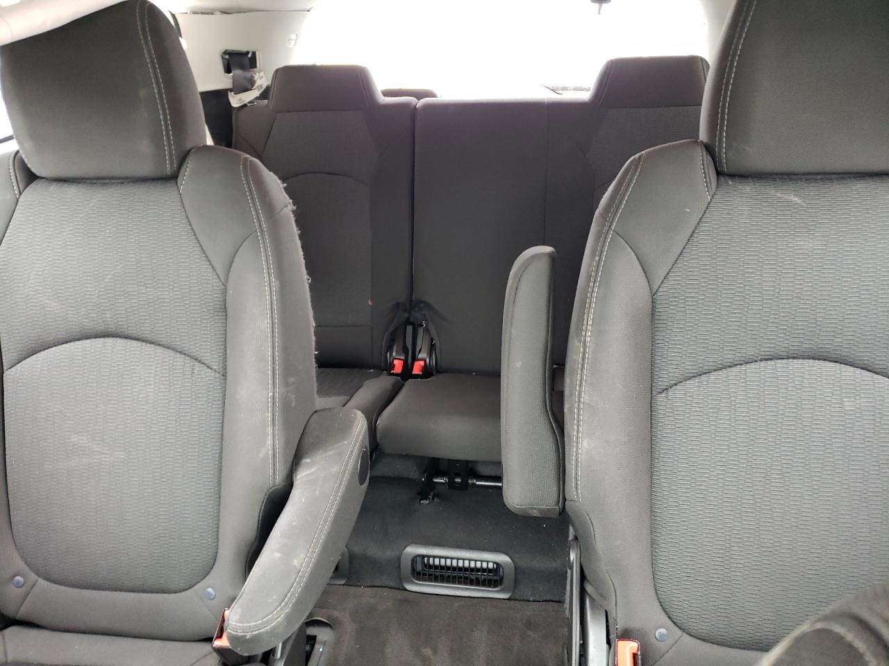 1GNKRGKD1GJ332404 2016 Chevrolet Traverse Lt