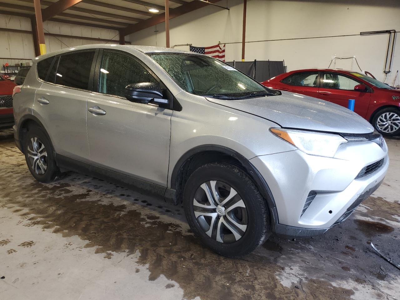 JTMBFREV4JJ195189 2018 Toyota Rav4 Le