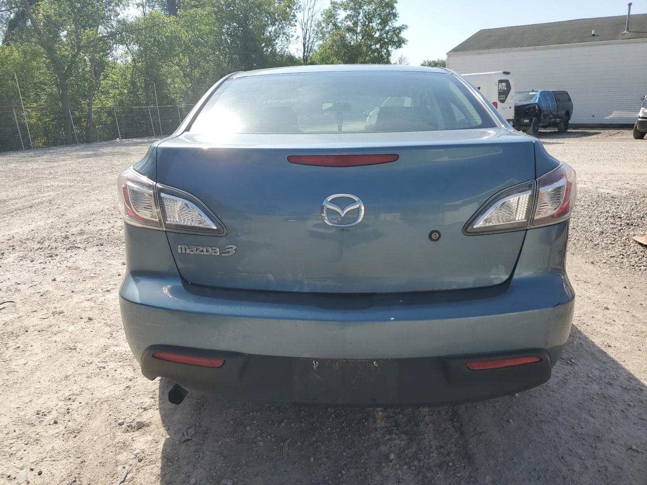 JM1BL1UG8B1470948 2011 Mazda 3 I