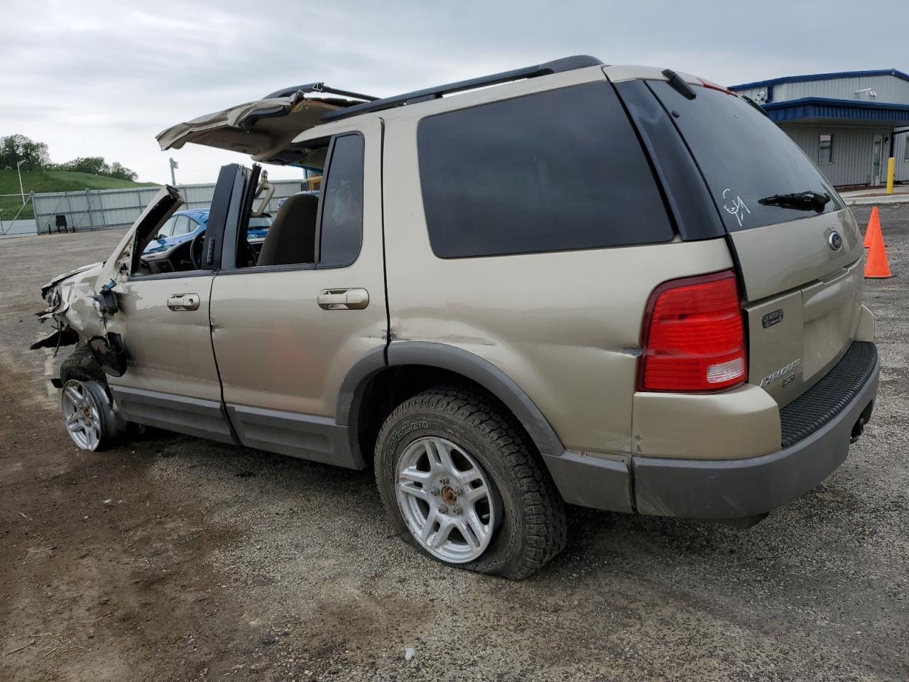 1FMZU73E72UA17672 2002 Ford Explorer Xlt