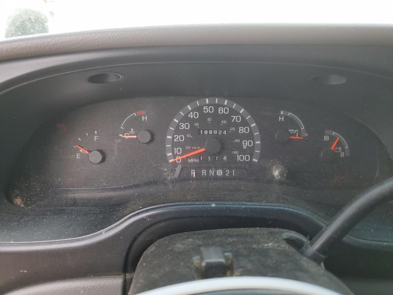 1FTRE142X2HB49739 2002 Ford Econoline E150 Van