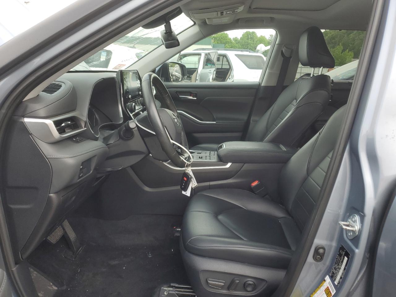 5TDGZRBH9MS121690 2021 Toyota Highlander Xle