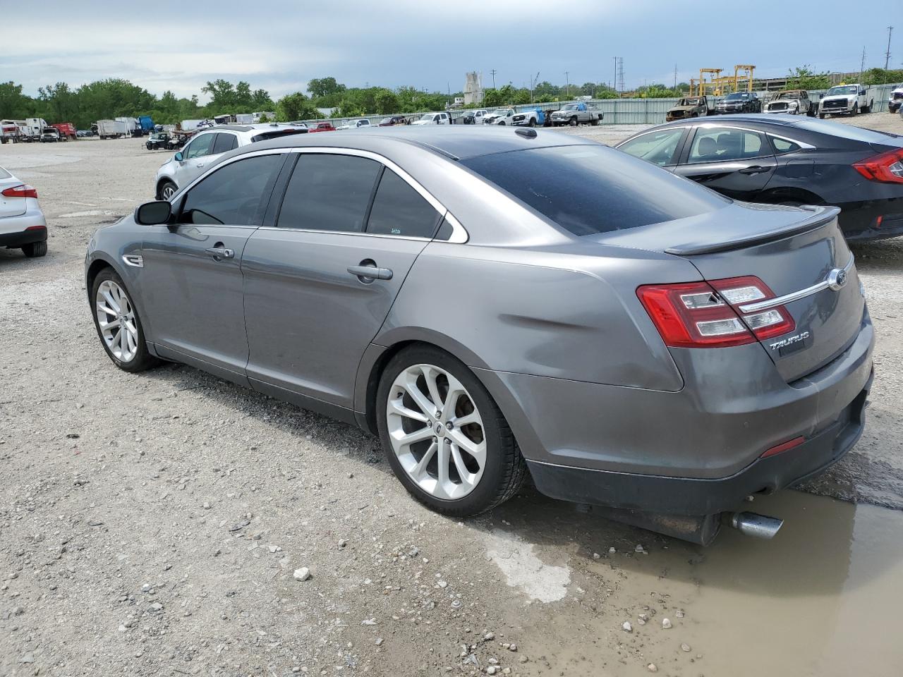 Lot #2909839002 2013 FORD TAURUS LIM