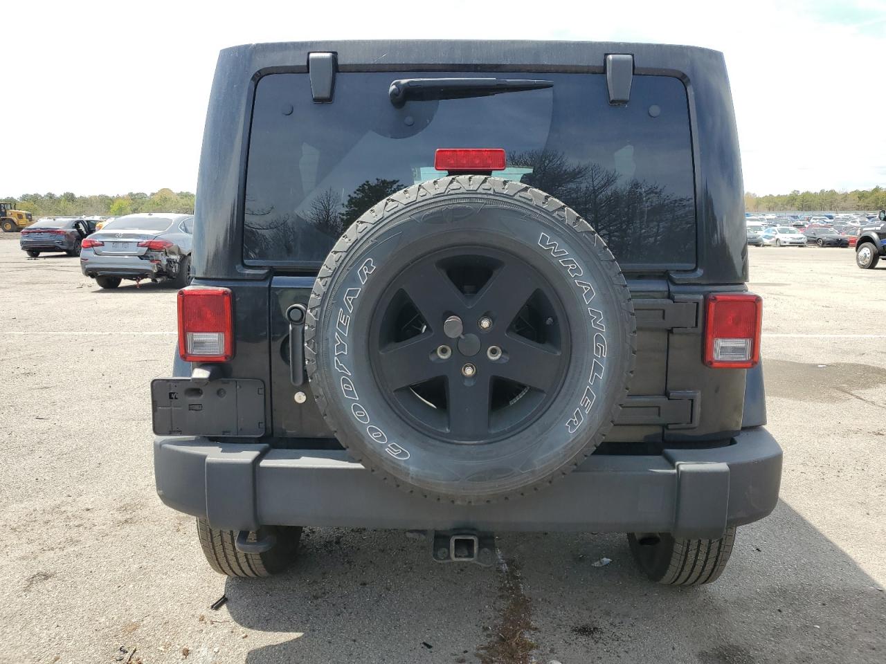 1C4BJWEG9FL607956 2015 Jeep Wrangler Unlimited Sahara