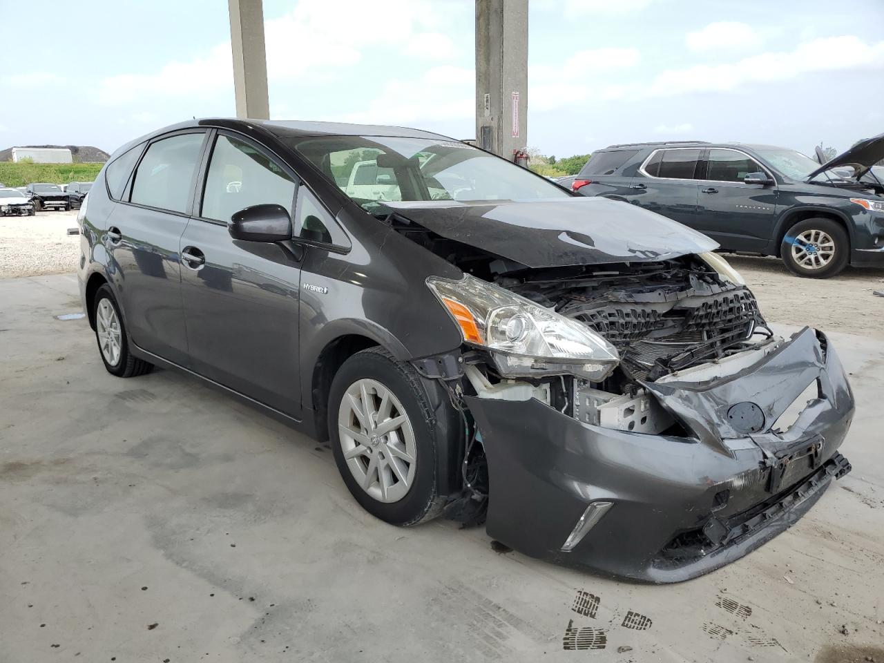 Lot #2615059291 2013 TOYOTA PRIUS V