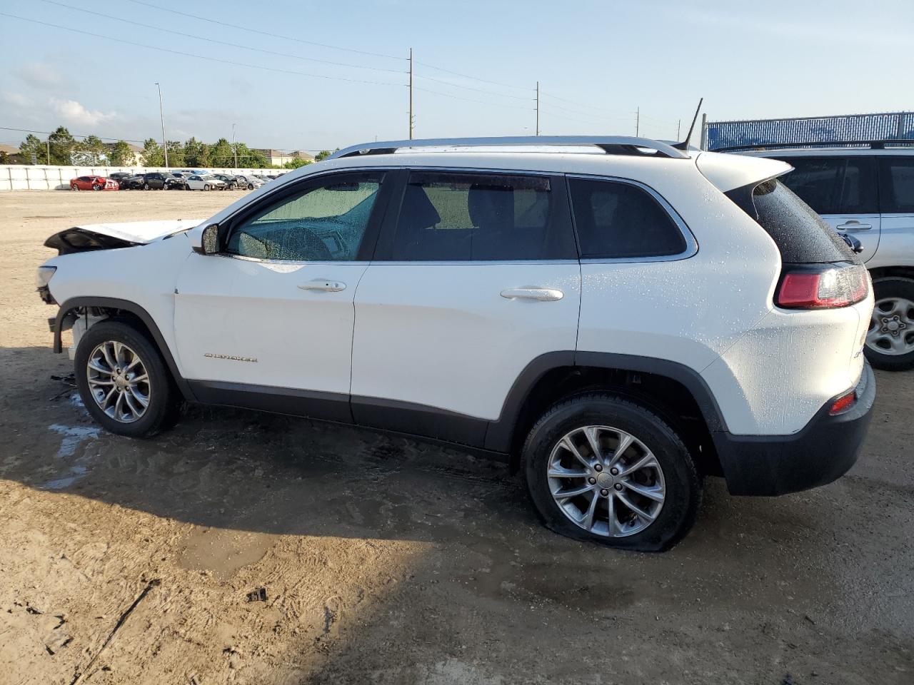 1C4PJMLB5KD121134 2019 Jeep Cherokee Latitude Plus