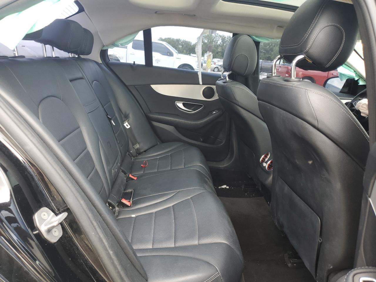 55SWF4JB9HU232611 2017 Mercedes-Benz C 300